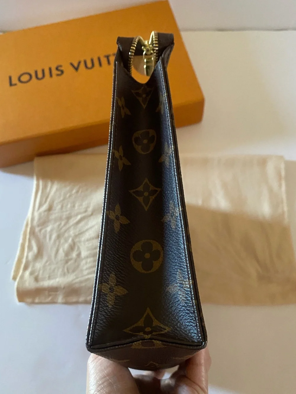 Louis Vuitton toiletry 26